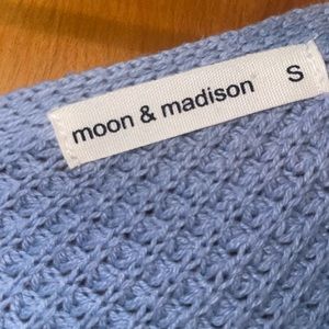 Light blue sweater with twist in back